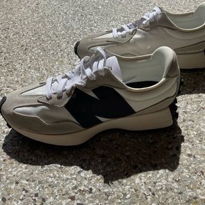 New Balance 327 Mens SZ 8.5, white, cream, black, black sole, exc condition